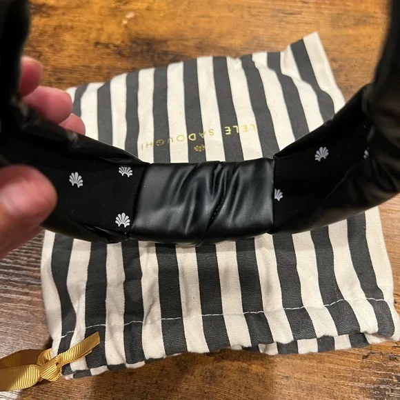 Lele Sadoughi Glossy Black Knotted Headband - Picture 5 of 6